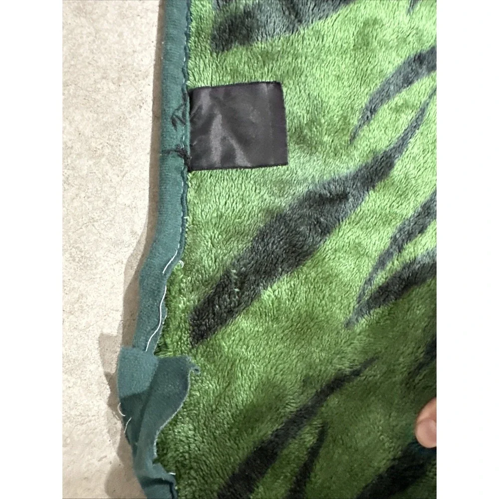 Olefin Reversible Blanket Green Size 88x78' Jungle Safari 1980s VINTAGE Acrylic
